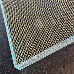 Glas mit Netz